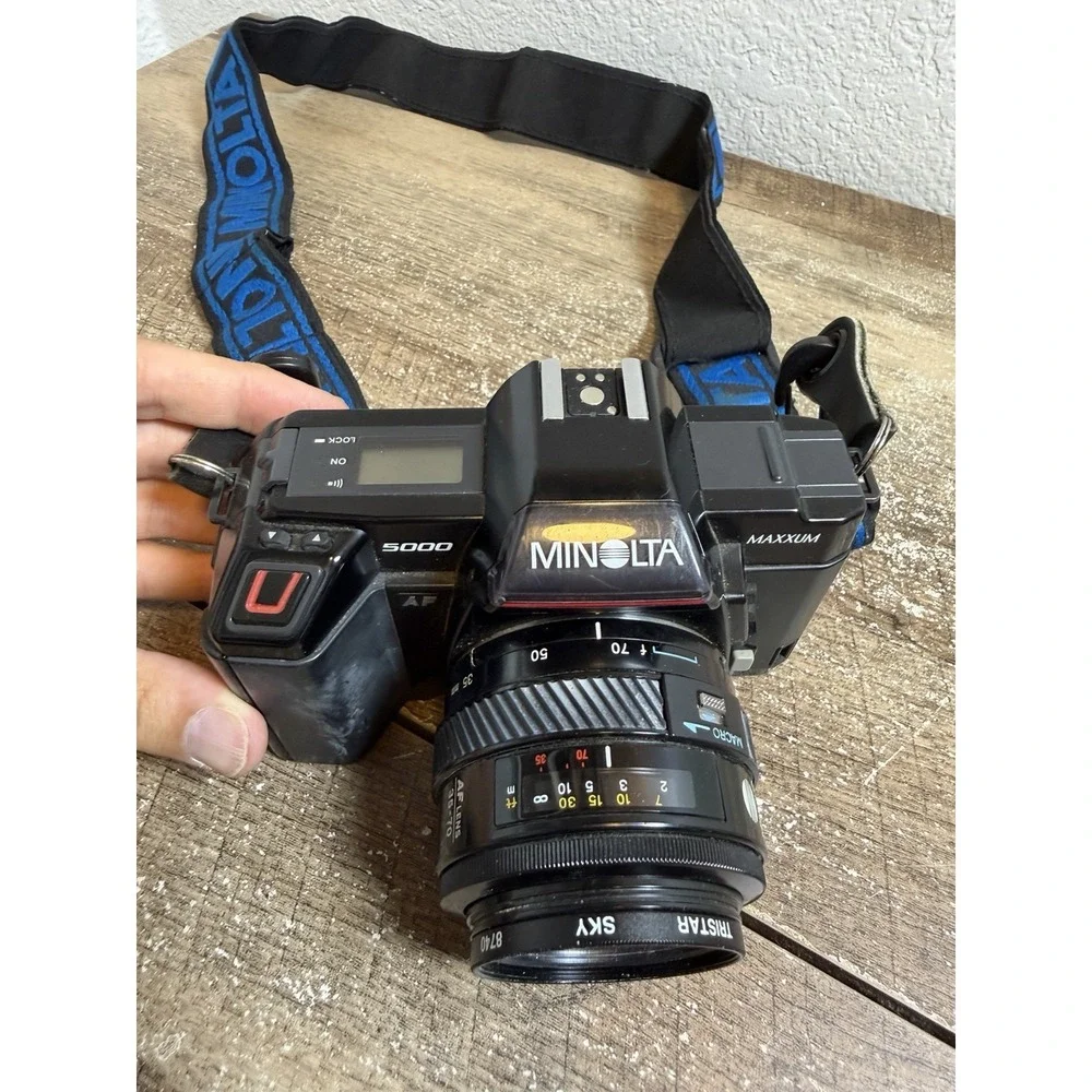 Minolta Maxxum 5000 AF 35mm Film Camera 35-70mm f/4 Zoom Lens Vintage